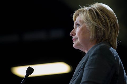 Clinton anulon udhëtimin e parë pas diagonistifikimit me pneumoni
