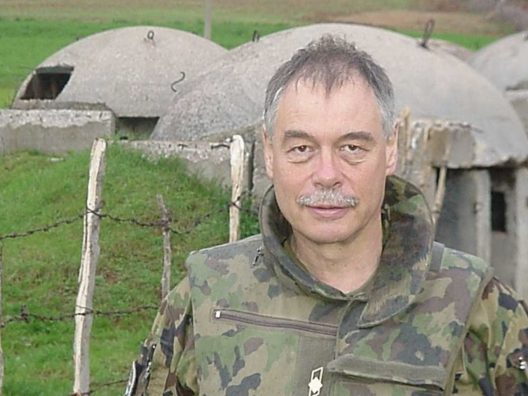 Gazetari zviceran, në gjyq me ish oficerin i cili e akuzon për “krime lufte” në Kosovë