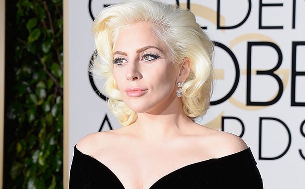 Lady Gaga pranon se ende merr barna për depresion