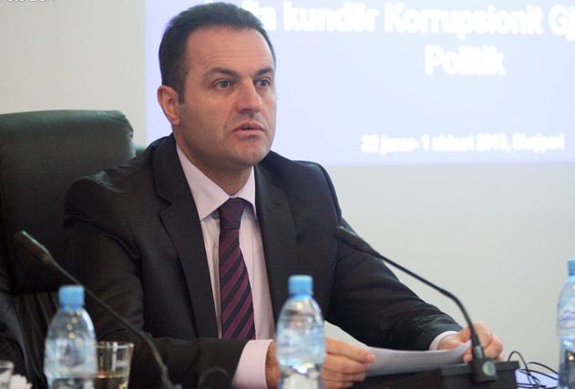 Kryeprokurori i Shqipërisë largon familjen nga vendi pas kërcënimeve