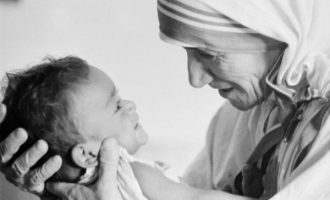 Aborti – tema që rikthen zërat kundër Shën Terezës