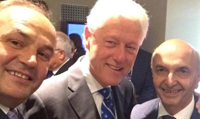 Mustafa e Hoxhaj e takojnë ish-presidentin Clinton