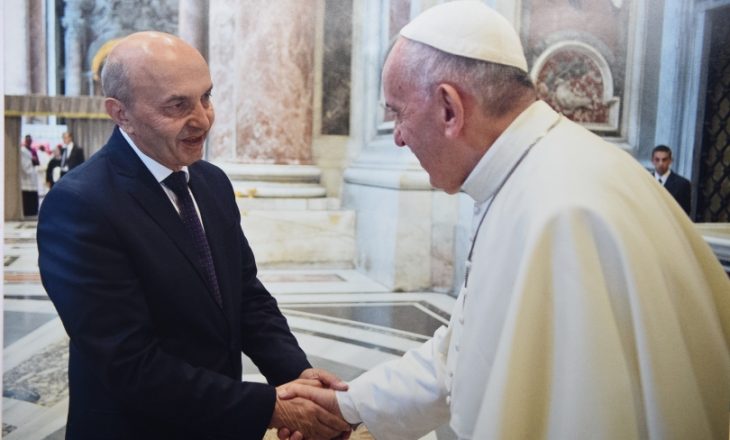 Kryeministri takon Papën, nuk flasin asgjë rreth njohjës së Kosovës nga Vatikani