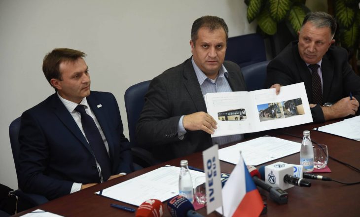 Nënshkruhet kontrata për blerjen e 51 autobusëve të Prishtinës