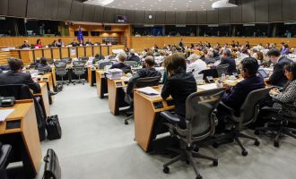 Pro raportit, kundër vizave