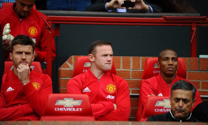 Mourinho flet rreth vendimit për të lënë Rooney-n në bankë rezervë