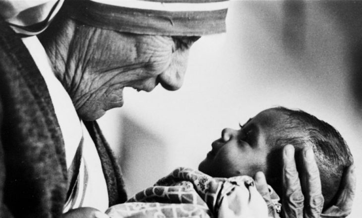 Shenjtërimi i Nënë Terezës, cilat janë dy mrekullitë e saj?