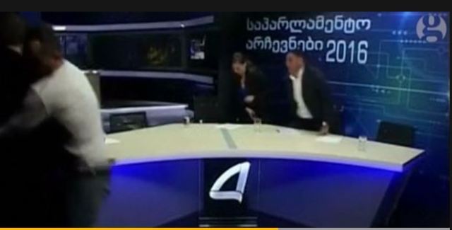 Në Gjeorgji, politikanët rrihen në studion televizive