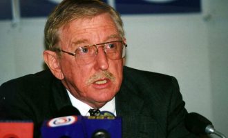 Osmani shkëputë kontratën e William Walker për këshillim ndaj Thaçit