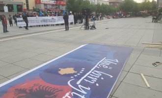 Marshimi kundër korrupsionit në ditën e futbollit