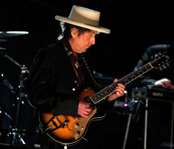 Pse Bob Dylan nuk duhej ta fitonte Nobelin në letërsi