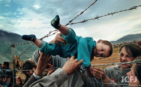 Fotografia nga lufta në Kosovë, në mesin e atyre që shënuan historinë në  SHBA - Gazeta Online INSAJDERI