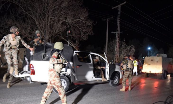 Nga sulmi i militantëve, së paku 58 persona të vrarë në Pakistan