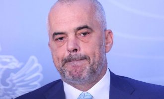Kryeministri shqiptar nuk e respekton gjuhën shqipe