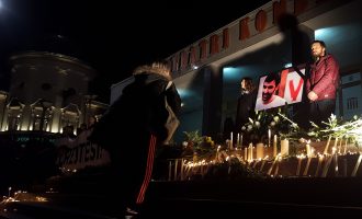 Një orë heshtje dhe shumë pyetje për vdekjen e Deharit