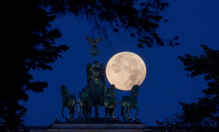 “Super-Hëna” ndriçon këtë javë qiellin