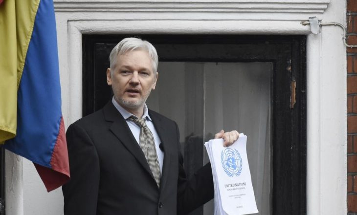 Assange merret në pyetje nën akuzat për përdhunim
