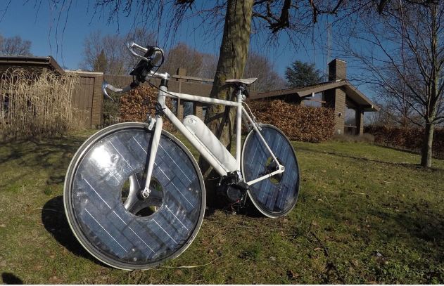 Prezantohet biçikleta me energji diellore