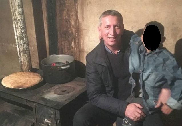 “Heroi” i Anton Qunit që jeton në mjerim