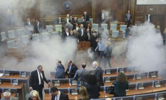 Gazi në Kuvendin e Kosovës në mesin e incidenteve më të mëdha politike në botë