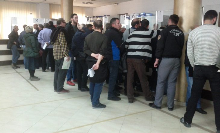 Targat e reja shkaktojnë pritje të gjata