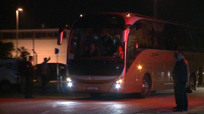 Kombëtarja izraelite mbërrin në Tiranë nën masa të rrepta sigurie