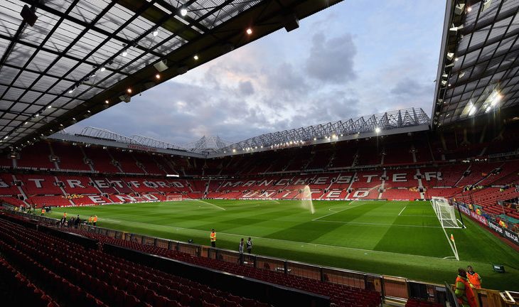 Dy tifozë të United kaluan natën në stadium para ndeshjes me Arsenalin