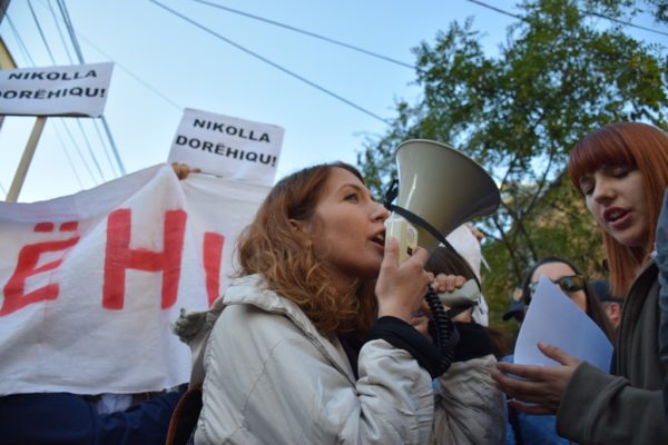 Lëvizja Për Universitetin proteston për dorëheqjen e ministres Nikolla