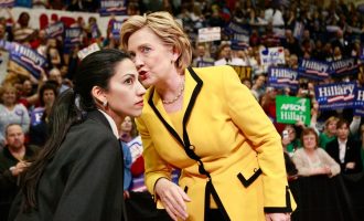 Huma Abedin, këshilltarja që çoi “buzë greminës” fitoren e Clinton