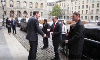 Aktivistët e VV-së ia ndërprenë fjalimin ministrit Hoxha: Drejtësi për Astritin