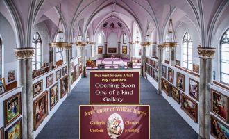 Artisti kosovar që refuzoi Vatikanin por ktheu një kishë amerikane në galeri arti