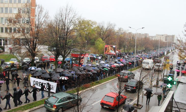 Nis marshi protestues për Astrit Deharin
