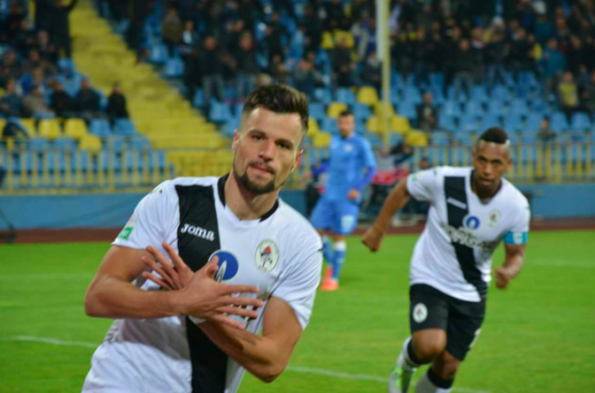 Azdren Llullaku, në garë me yjet e Europës për “Këpucën e Artë”