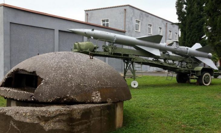 Mediet e fuqishme botërore “tallen” me fuqinë ushtarake të Shqipërisë