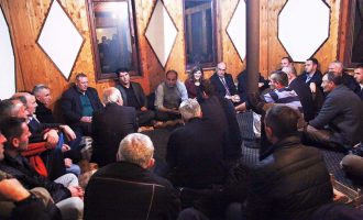 Këmbëkryq në Odën e Marrëzisë