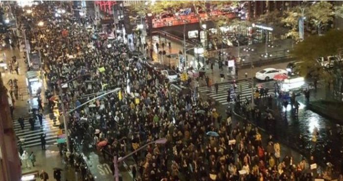 Mijëra protestues në rrugët e qyteteve të SHBA-së kundër fitores së Trump