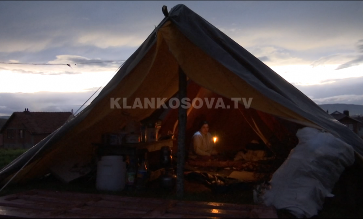 Pasojat e migrimit ilegal: Familja rrezikon ta kalojë dimrin nën tendë