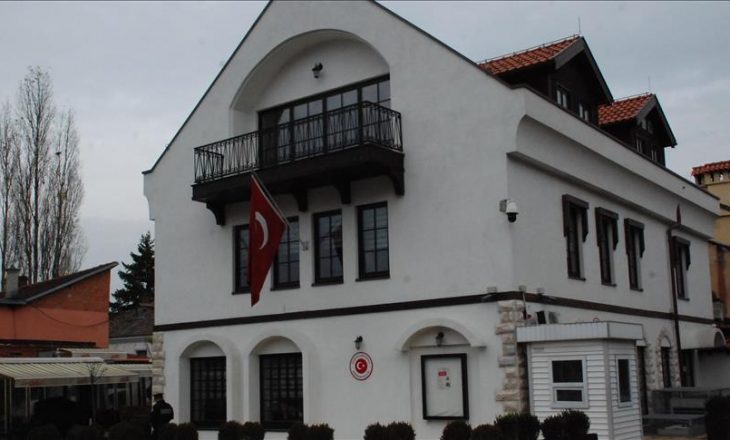 Një muaj paraburgim të dyshuarve për sulm ndaj Konsullatën turke në Prizren