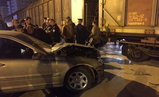 Treni godet një makinë në Ferizaj