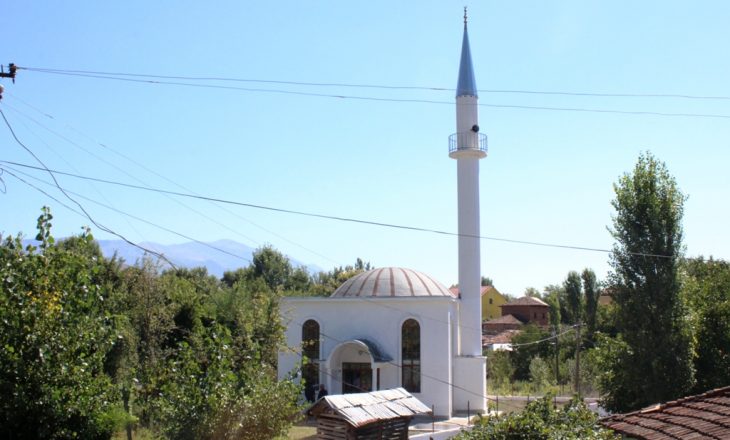 10 xhami janë jashtë kontrollit në Shqipëri