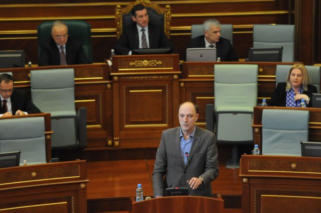 Veseli e Ymeri përplasen për rastin e Astrit Deharit