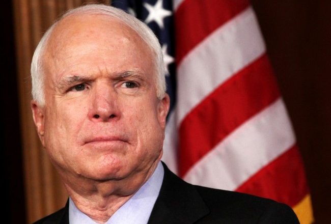 McCain: Ushtria të bëhet me ndryshime kushtetuese