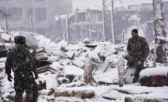 Borë në Siri, moti i keq vështirëson jetën e refugjatëve