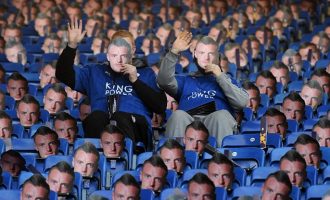 Protesta e pazakontë me 30,000 maska të Jamie Vardyt