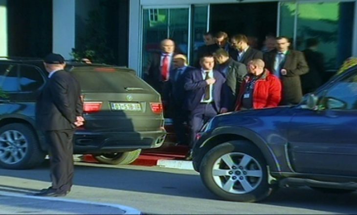 Takim i papritur në mes të Isa Mustafës dhe kryeministrit malazez në Shkodër