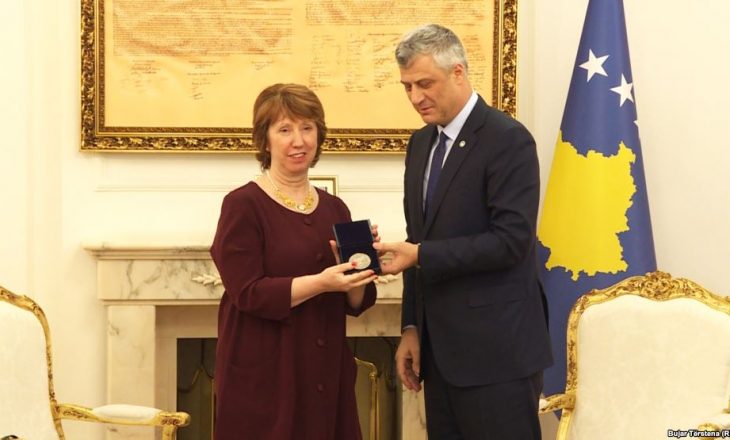 Presidenti Thaçi dekoron Baroneshën Ashton me Medalje Presidenciale
