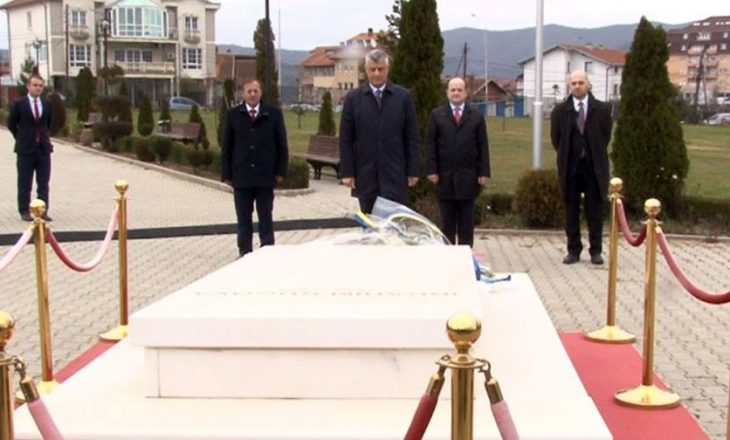 Presidenti Thaçi përkujton Rugovën në 11 vjetorin e vdekjes