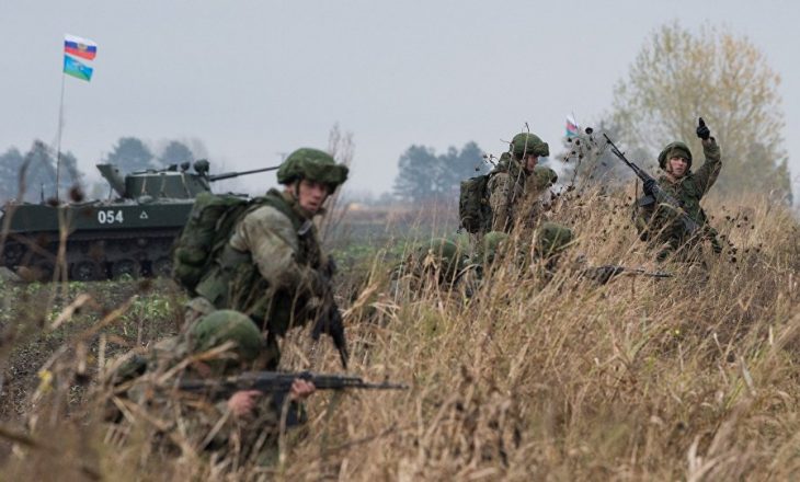 Manovrat ushtarake dhe armatimi nga Rusia që i paraprinë “kërcënimeve serbe”