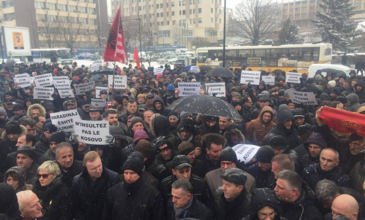 AAK: Mijëra qytetarë morën pjesë në marshin për Haradinajn