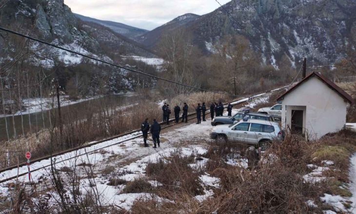 Policia e Kosovës siguron trenin serb